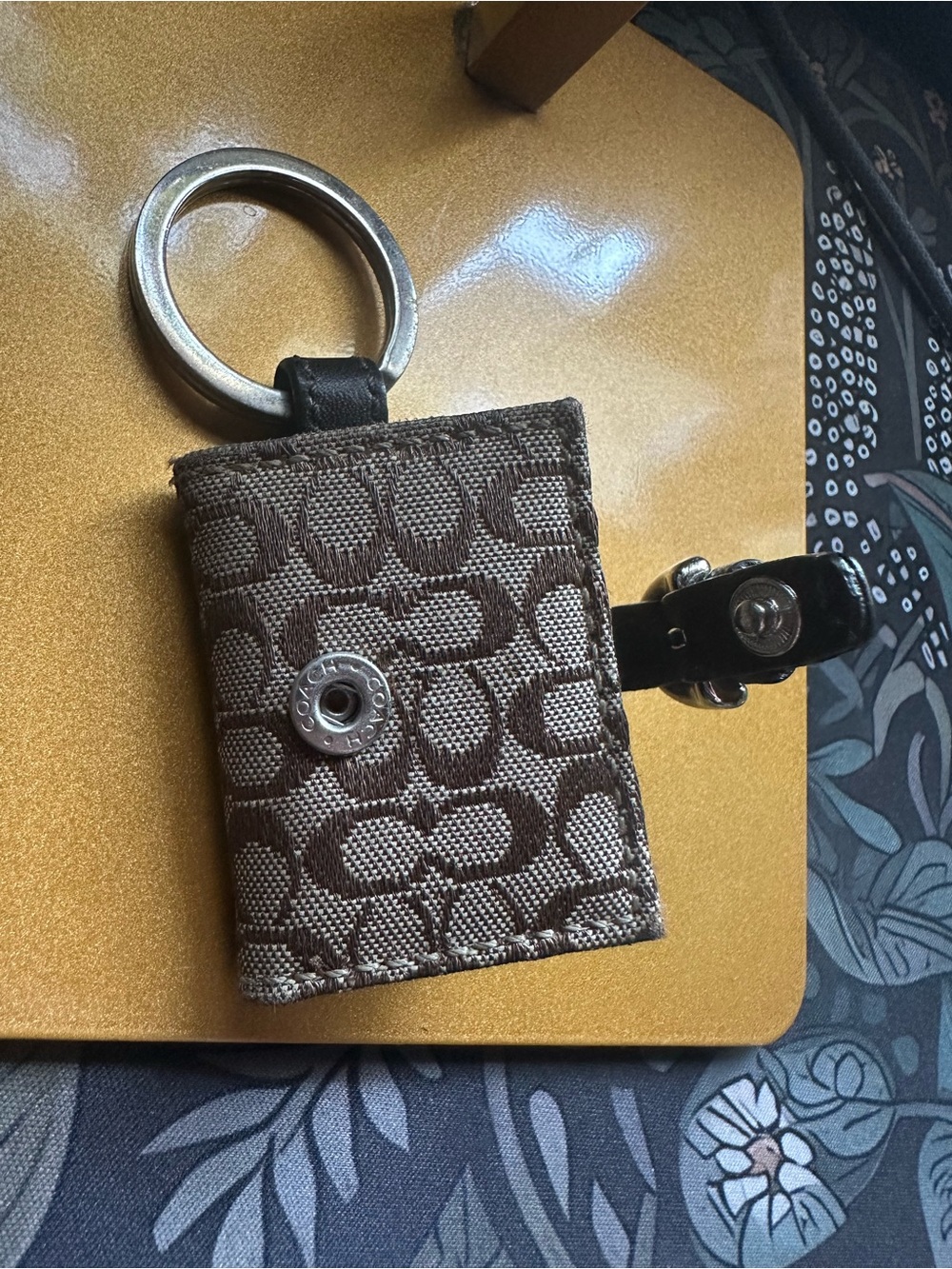 Coach Picture Frame Keychain - Picture 7 of 8